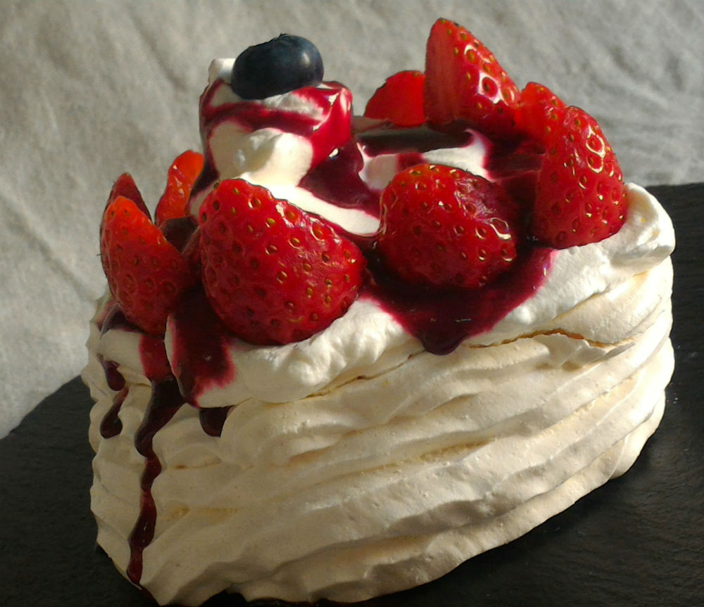 PAVLOVA AI FRUTTI DI BOSCO - A Tavola Da Daniela